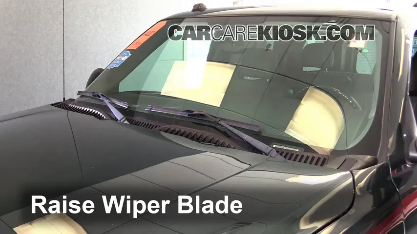 2004 GMC Yukon SLT 5.3L V8 Escobillas de limpiaparabrisas delantero Cambiar escobillas de limpiaparabrisas